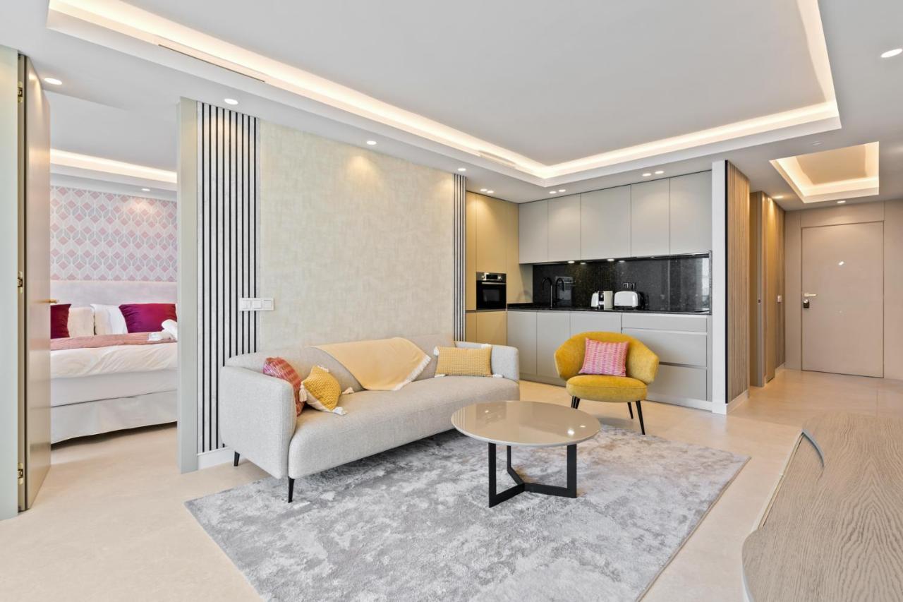 Fully Renovated Frontline Flat Marbella